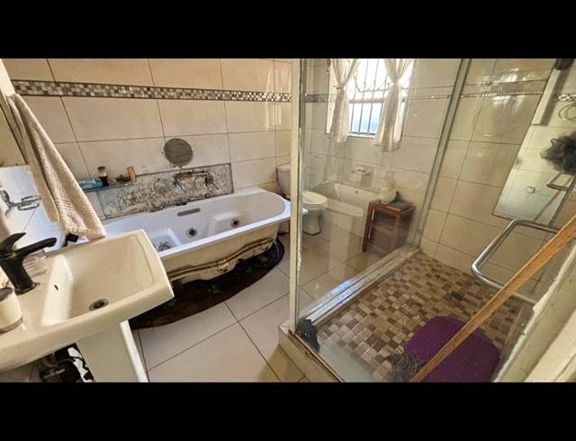 4 BEDROOM HOUSE FOR SALE IN BRACKENHURST